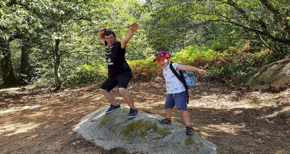 Dans la place aux Pierres Jaumâtres