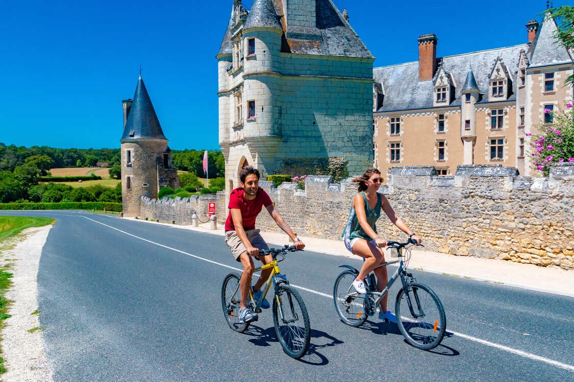 L’attribut alt de cette image est vide, son nom de fichier est Velo_Montpoupon.jpg.