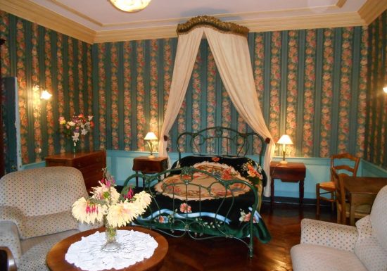 Meublé de M. & Mme Redon 1 étage Place St Pierre