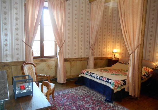 Meublé de M. & Mme Redon 1 étage Place St Pierre