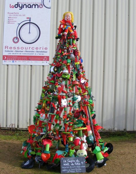 Décoration du sapin de Noël de la Dynamo avec Tracey Picapica