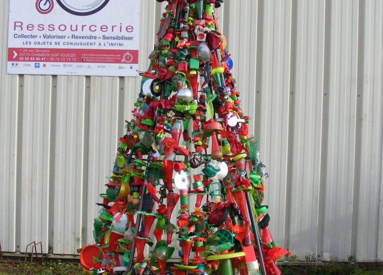 Décoration du sapin de Noël de la Dynamo avec Tracey Picapica