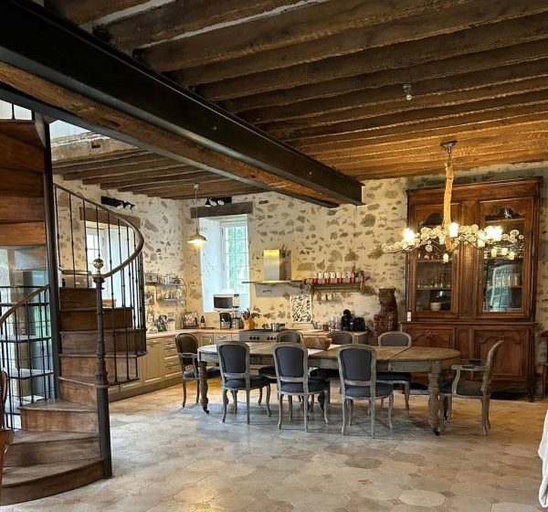 Château de la Motte-Feuilly – Le Pavillon