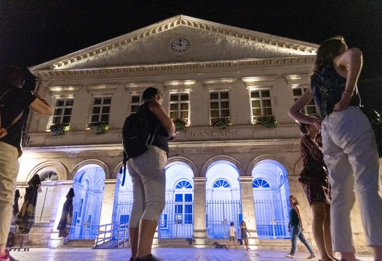 À la tombée de la nuit