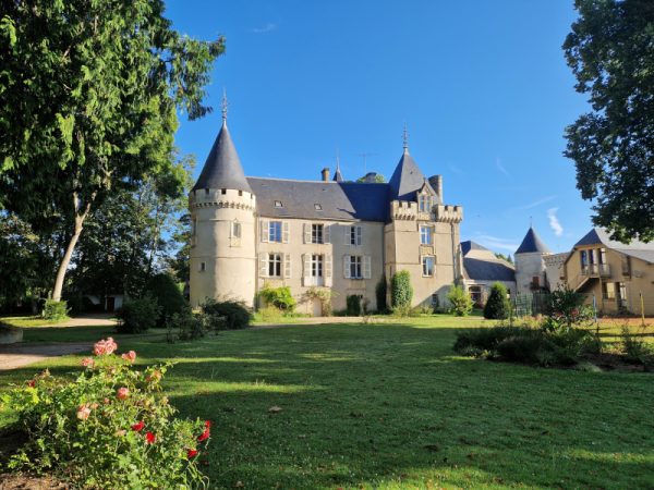 JEP 2026 : Visite du Château mairie, église et peintures murales de Solange Sand