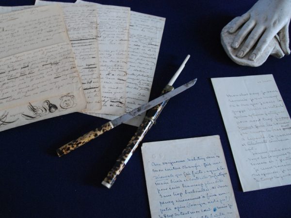 De l’encre plein les doigts