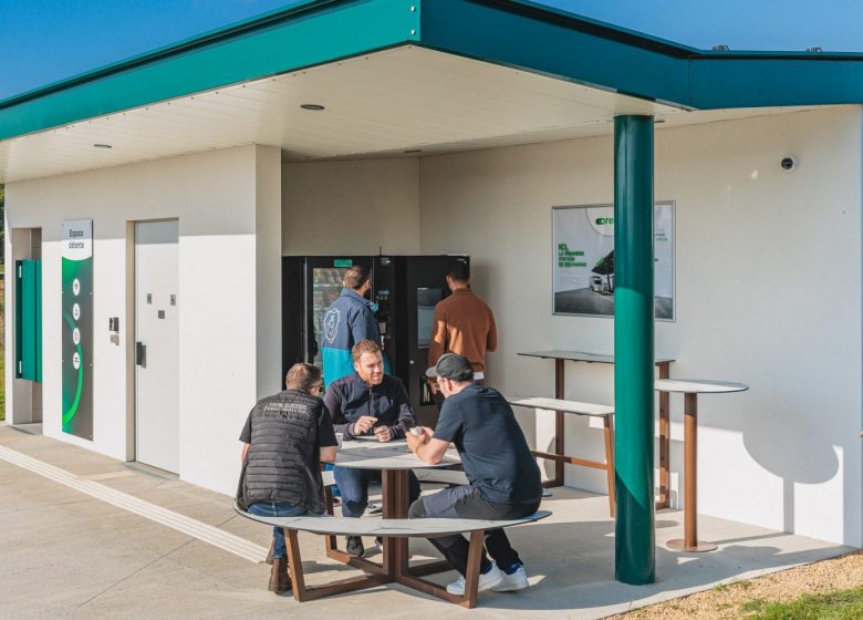 OREVE Station de recharge ultra-rapide pour véhicules électriques