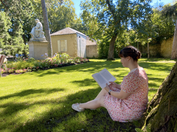 Lecture voix de femmes en plein air