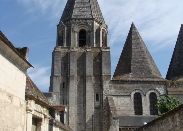 Visite guidée « La Collégiale Saint-Ours et ses restaurations : récit depuis le Moyen-Âge jusqu’en 2025 »