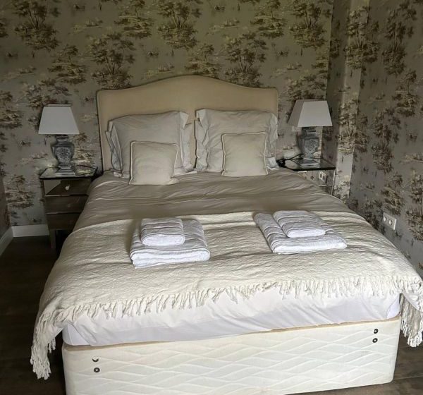 Château de la Motte-Feuilly – Le Pavillon