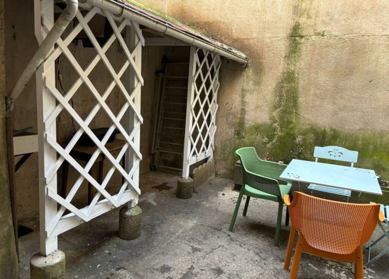 Mme Valérie RENNESSON Place Armand Fourot