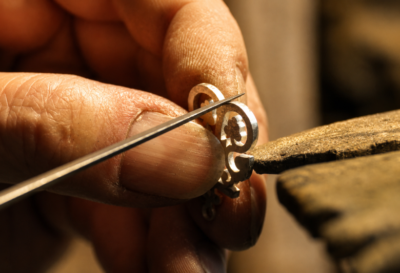 Visite d&rsquo;un atelier de créateur de bijoux en argent