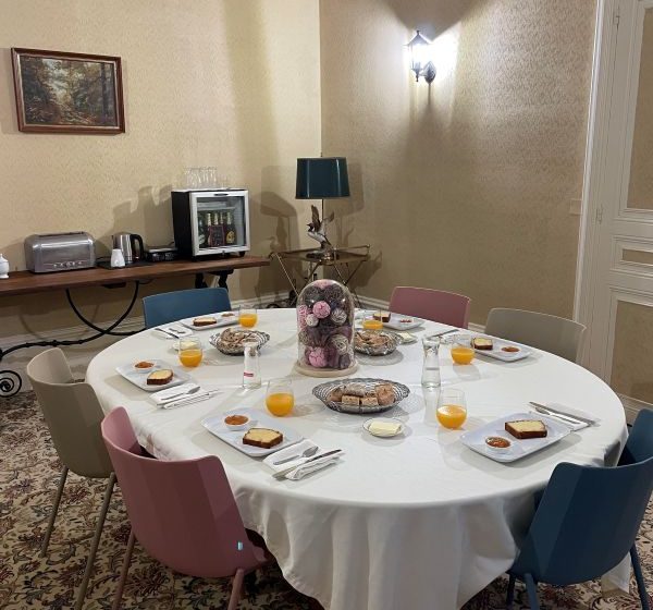 Aux chambres des Dames***