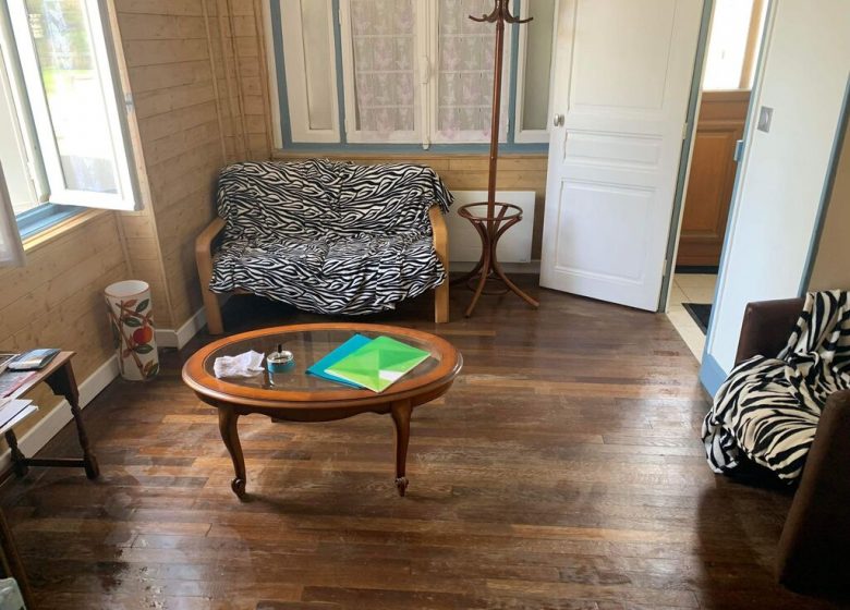 Mme Valérie RENNESSON Place Armand Fourot